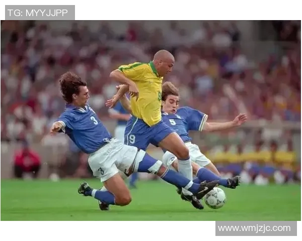 足球场上的颜值盛宴盘点那些令人心动的足球明星风采与魅力